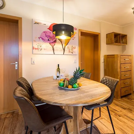 Апартаменты Gaensebluemchen *